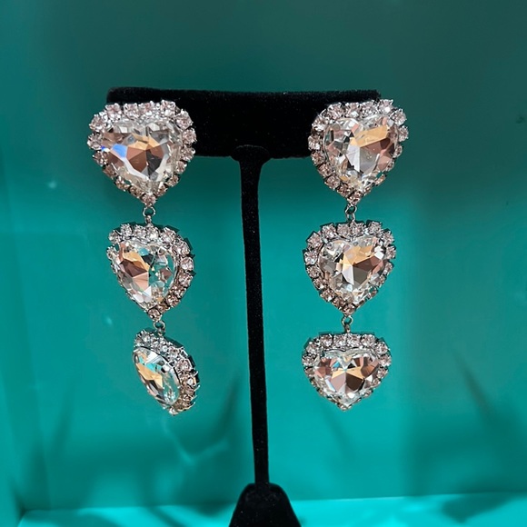 Jewelry - Beautiful heart crystal earrings
